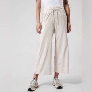 Athleta Women’s Cream Avenue Wide Leg Cropped Pant - 8T